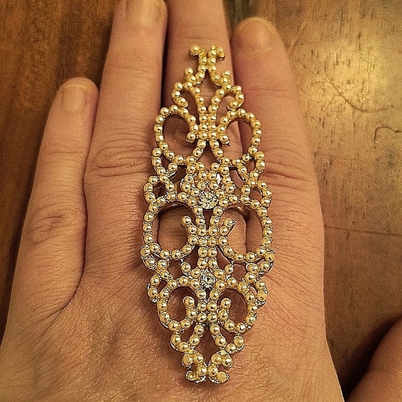 Elegant gold Tone ring with faux pearls. - Picture 1 of 4